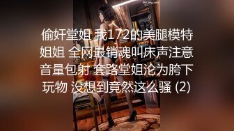 淫妻 被四根大鸡吧连续输出真养眼 像轮奸一样 肌肉男完全能够满足自己老婆 就喜欢分享 更喜欢看着兄弟们轮奸老婆