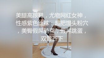 公司女厕偷拍今年刚分配来的女大学生小王一边拉粑粑一边玩手机